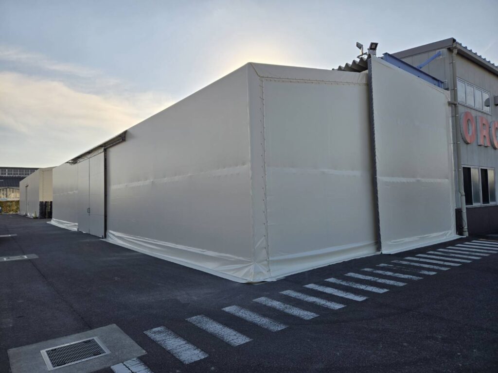 テント倉庫の施工事例の写真